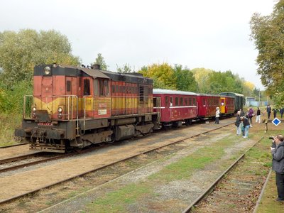  Průmyslový "Kocour" 740 770-3 přivezl namísto původně plánovaného "Faura" do Tovačova jeden ze zvláštních vlaků na Výlov Hradeckého rybníka   Foto: Rosťa Kolmačka